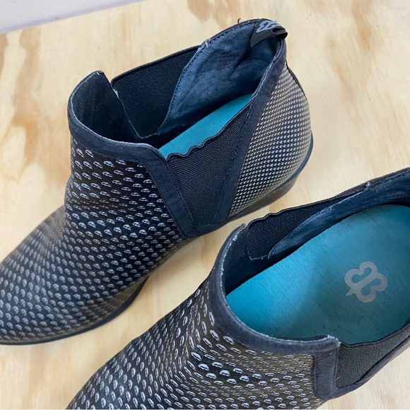 Betabrand Tennis-Western Boot (Black-Diamond) - Picture 3 of 10